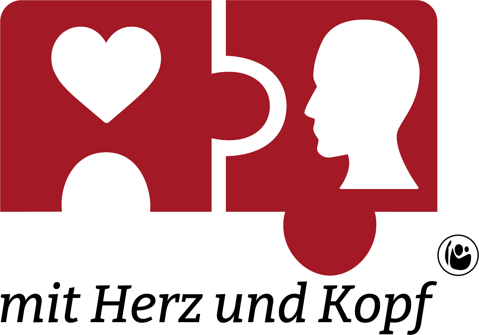 Logo Mit Herz und Kopf: Logo zeigt zwei ineinandergreifende rote Puzzleteile. Auf einem ist ein Herz und auf dem anderen ein stilisierter Kopf zu sehen