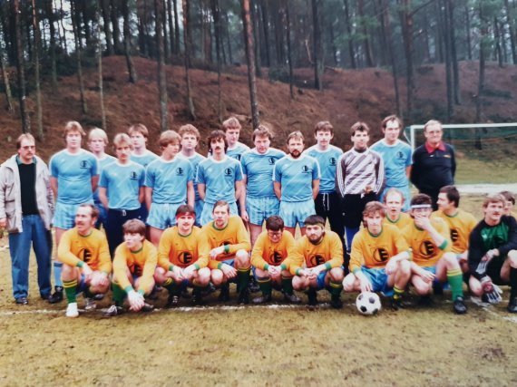 Ein altes Foto der Fußballmannschaft WA Darme 86.